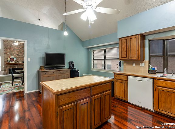 5th image of 2129 Encino Cliff St
