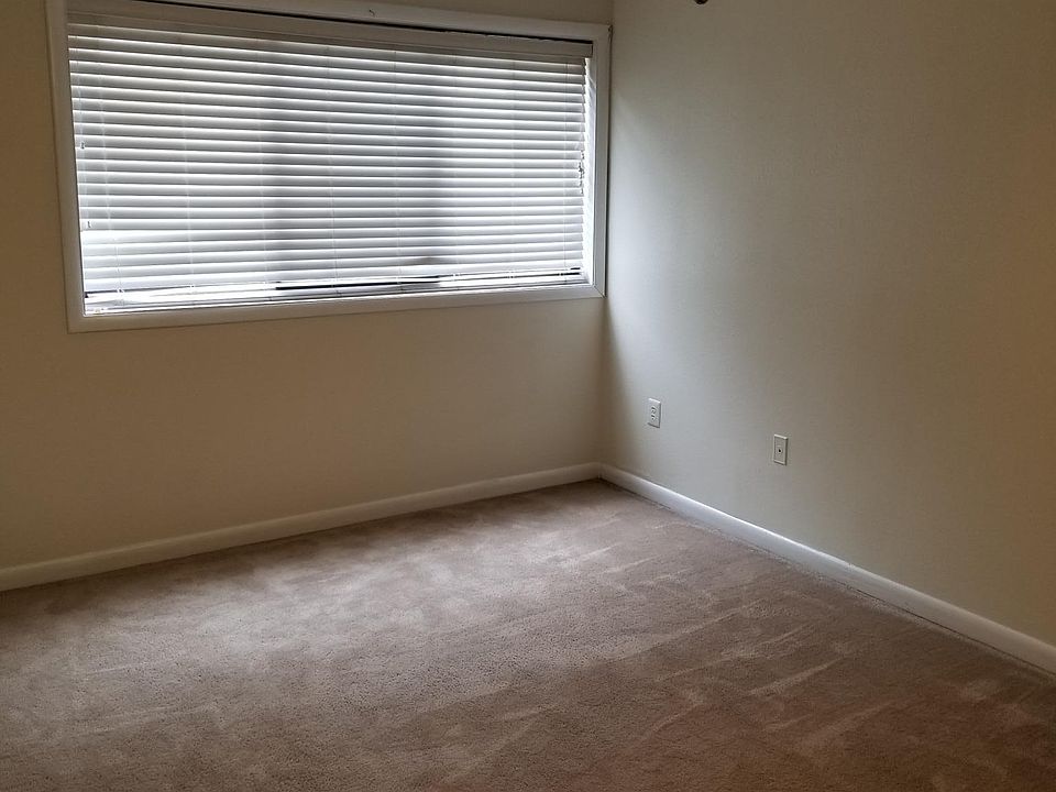 1st image of 130 Royal Oak Dr APT A