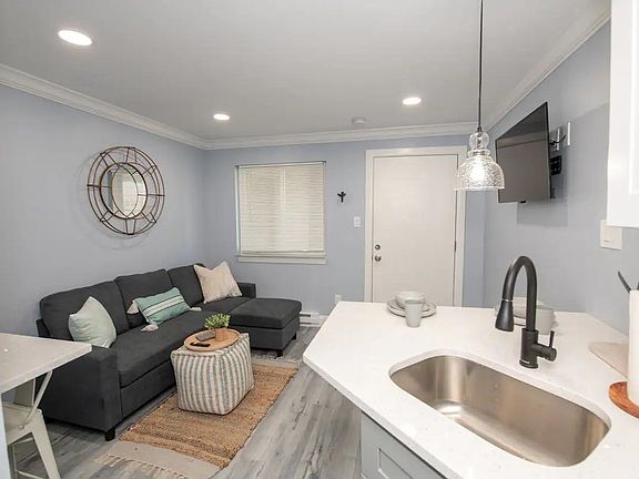 4th image of 225 E Wildwood Ave #216