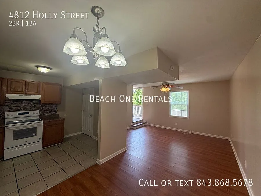 Loris - 2 Bedroom / 1 Bathroom Townhouse — Photo 4