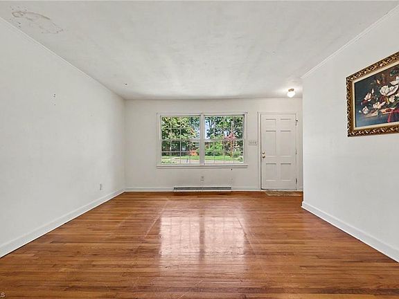 3rd image of 509 Oakwood Ln