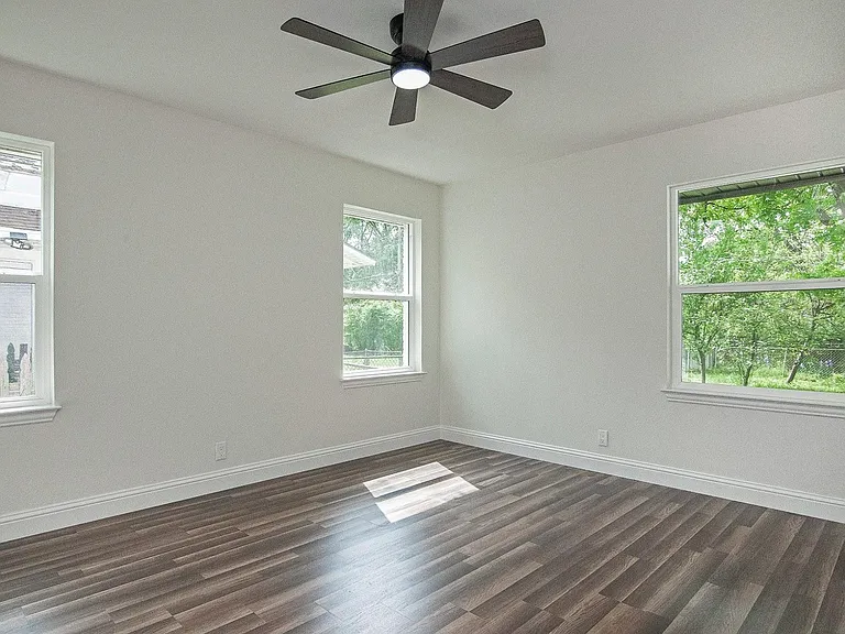 2608 Lockhart Ave — Photo 14