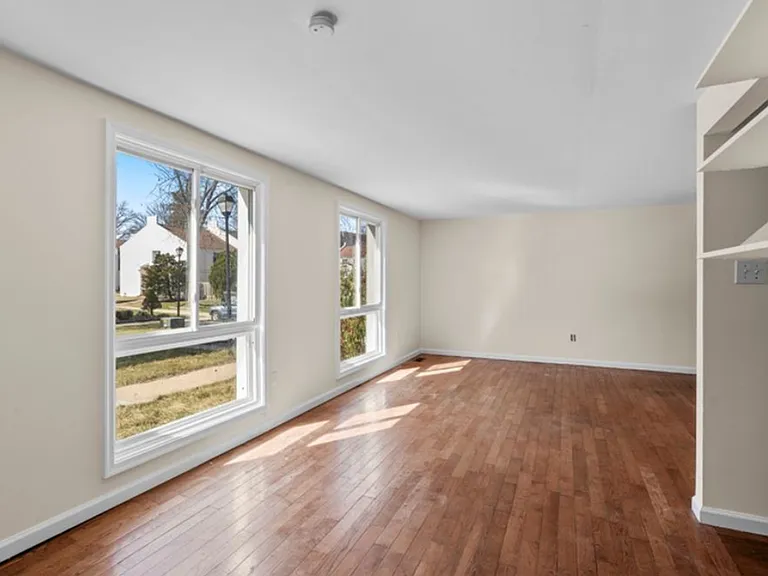 10289 Daystar Ct — Photo 11