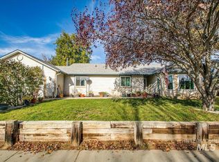 818 E Willowbrook Dr, Meridian, ID 83646