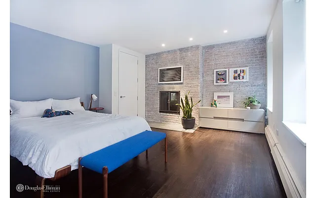 Sold by Douglas Elliman | media 15