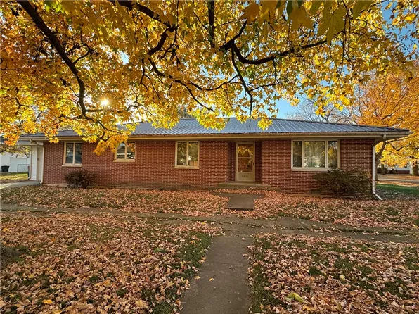2401 Prairie Ave, Mattoon, IL 61938