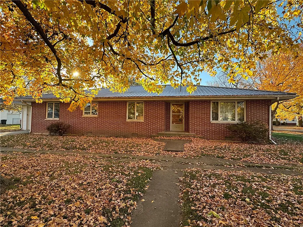 2401 Prairie Ave photo 1
