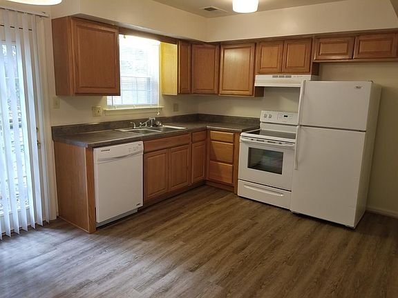 3rd image of 1351 Fairmont Dr
