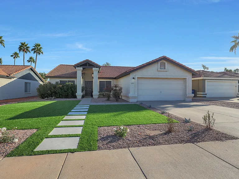 1325 E San Angelo Ave — Photo 2