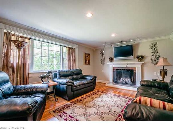 5th image of 840 Burlington Ave