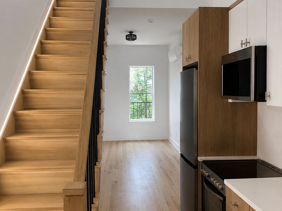 1st image of 376 Montgomery St #Penthouse