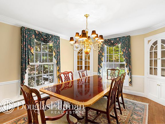 4th image of 80 Highwood Cir
