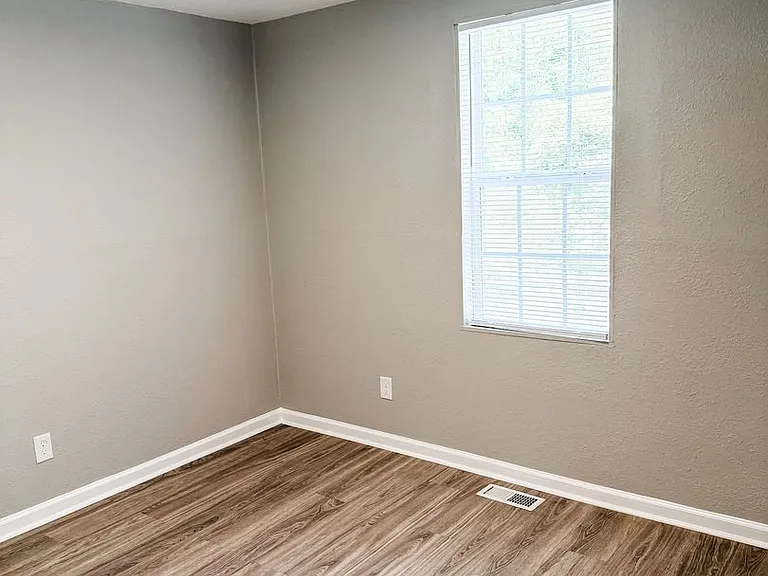 4033 Ivy Ave — Photo 9
