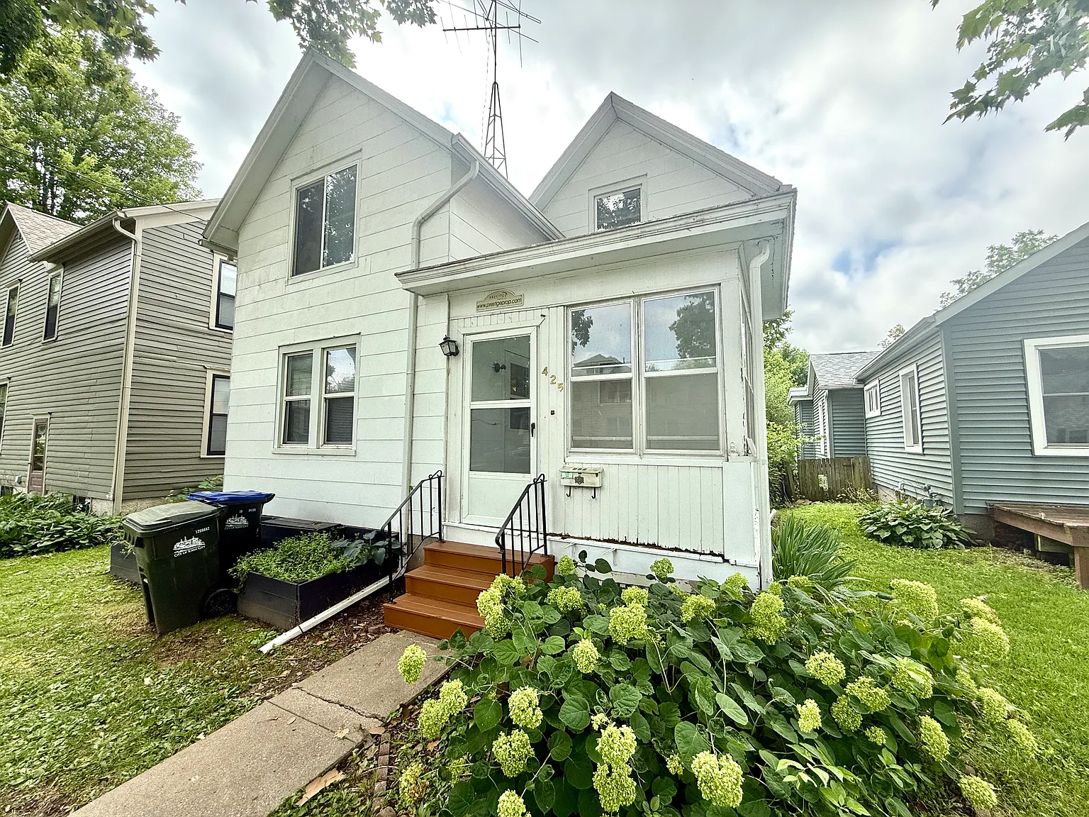 2 bed, 1681 sqft, $1,758 — Photo 1