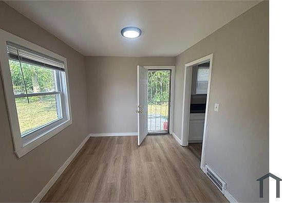 16128 Dexter Ave, photo 6