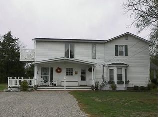 300 Livingston Ave, New douglas, IL