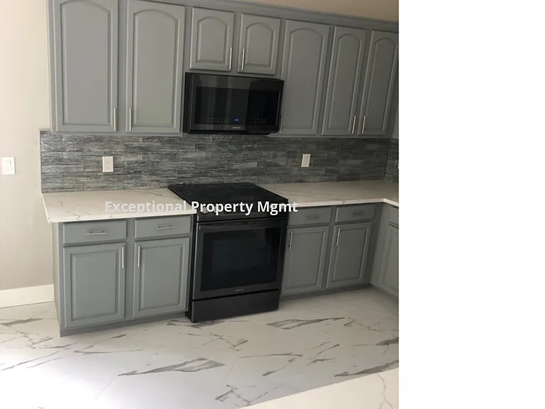 9811 Las Casas Dr — Photo 2