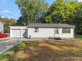 202 Fairview Dr, Greenville, MI 48838