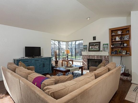 3rd image of 1628 Ashford Dr