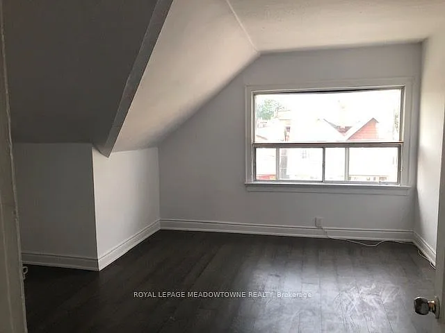1211 College St #UPPER — Photo 27