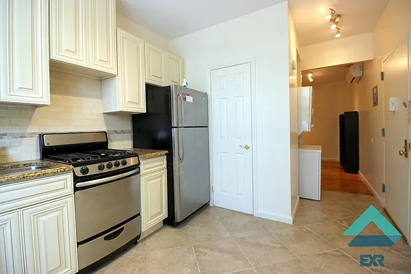 Rented by EXR | media 4