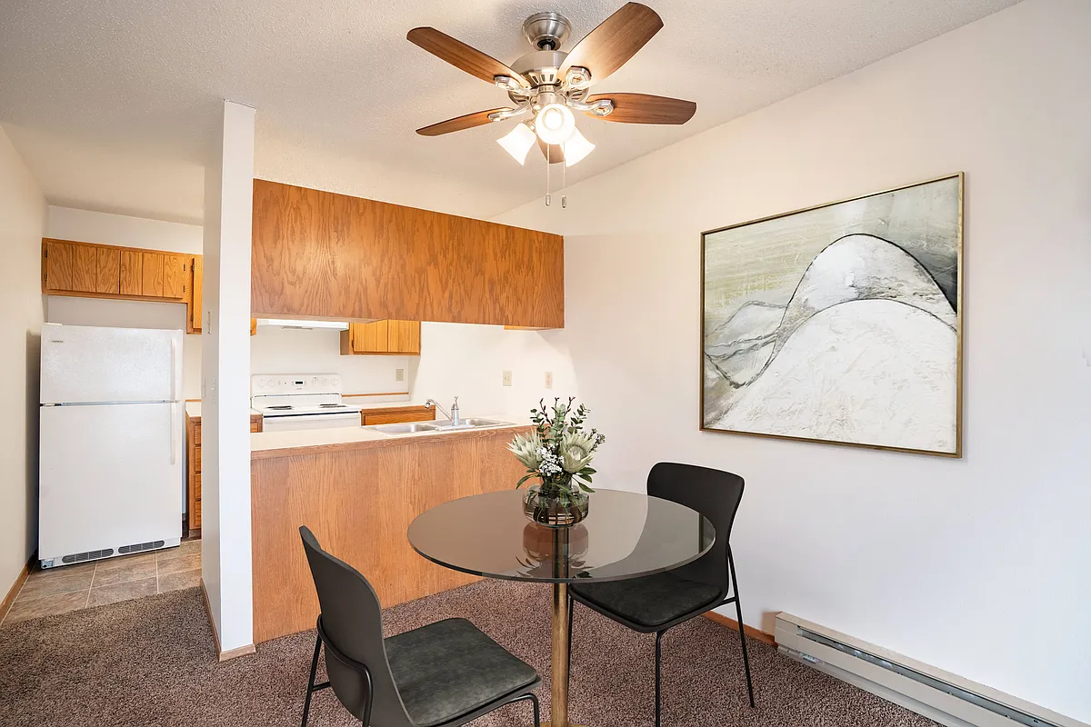 Fargo, ND Hawthorn Apartments | 11A | Dining - Hawthorn