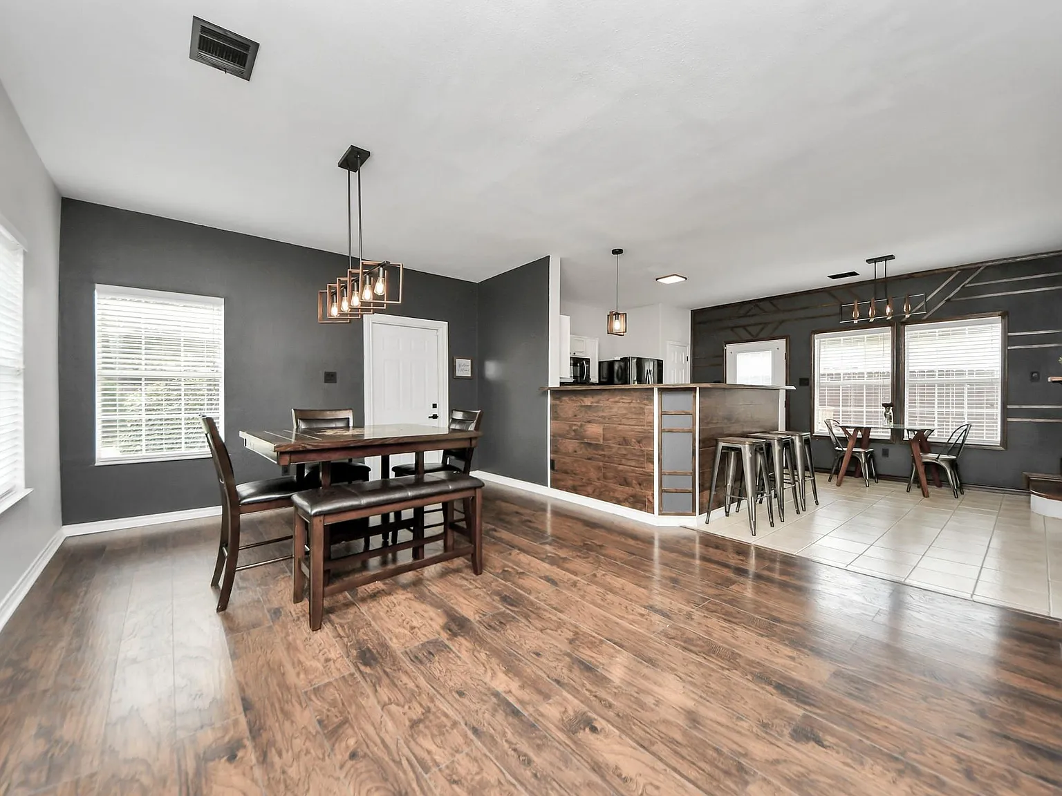 3 bed, 2.5 bath, 2291 sqft, $2,000 — Photo 4