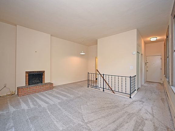 4th image of 945 Parkside Pl #3