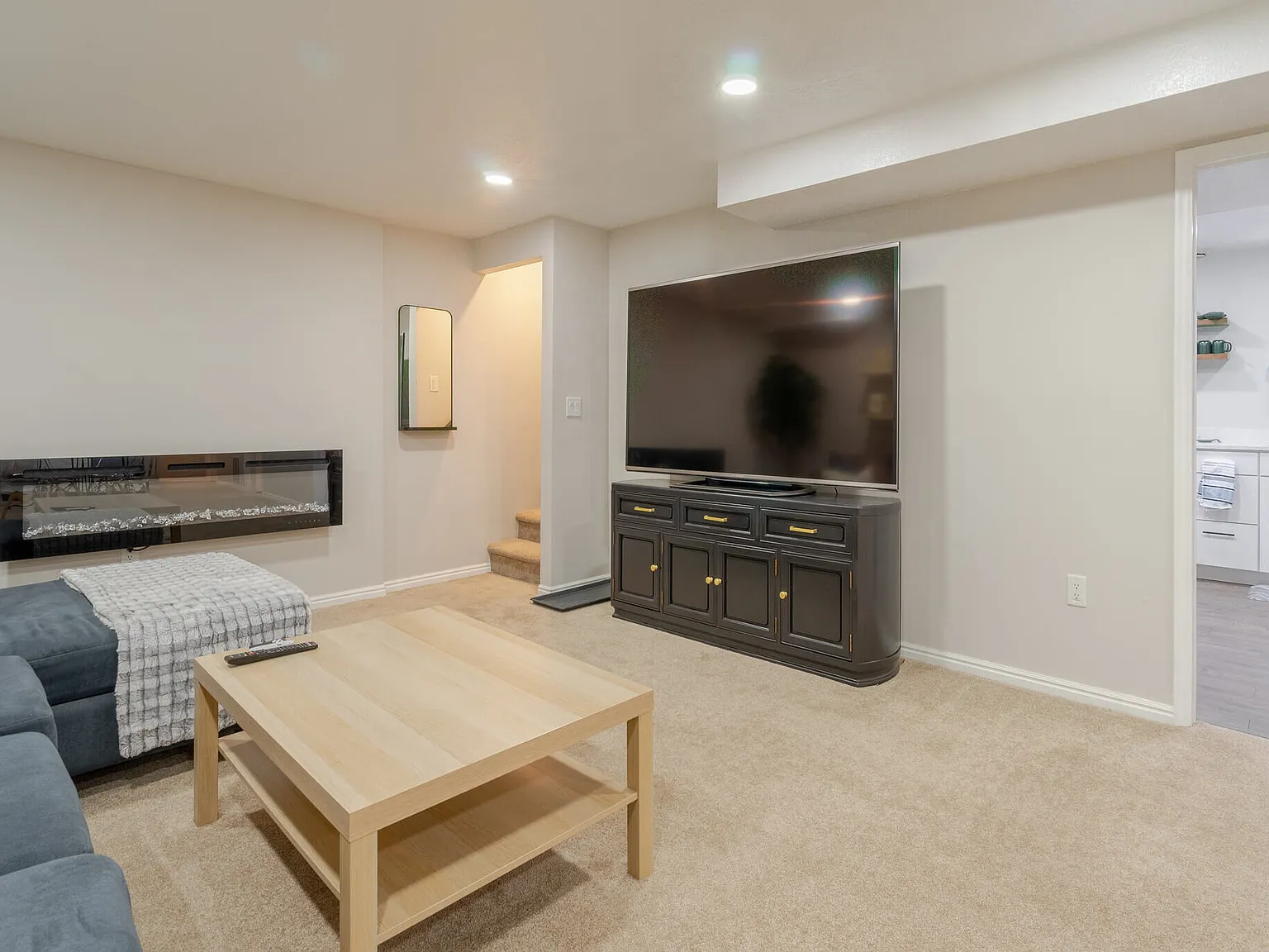 2 bed, 1300 sqft, $1,750 — Photo 2