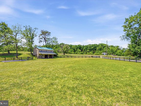 2nd image of 2983 Millwood Pike