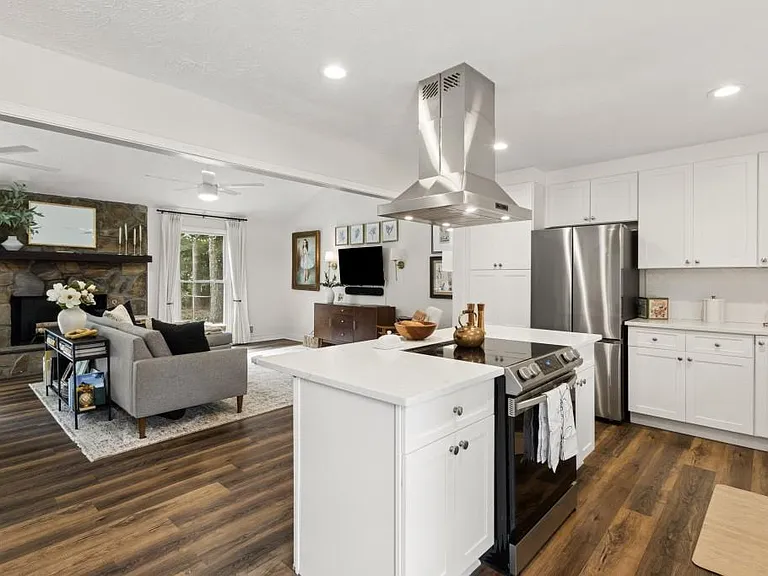 2506 Kingsley Dr NE — Photo 17