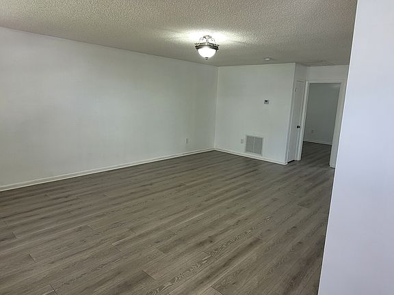 4th image of 4214 Park Ln #1