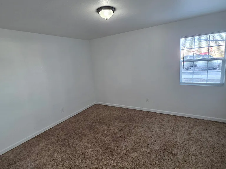 900 W 8th St #10 — Photo 7