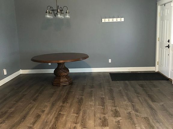 3rd image of 3581 Beaumont Dr