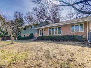 2418 Sheridan Hills Curv, Wayzata, MN 55391