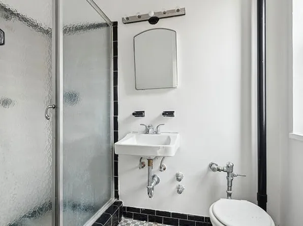 577 Grand Street image 13 of 29