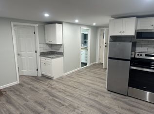 33 Devonshire Dr, Waterford, CT 06385