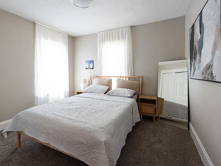 1646 Wyandotte Ave — Photo 12