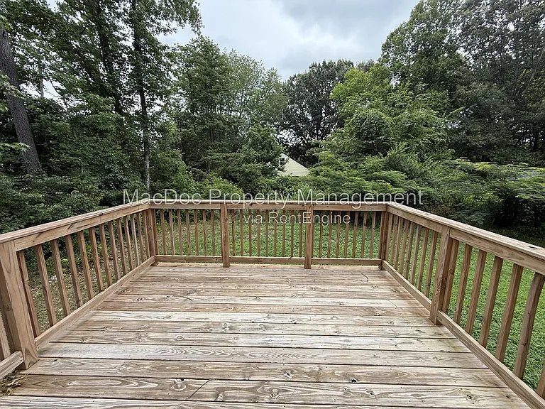 77 Lakeview Dr — Photo 32