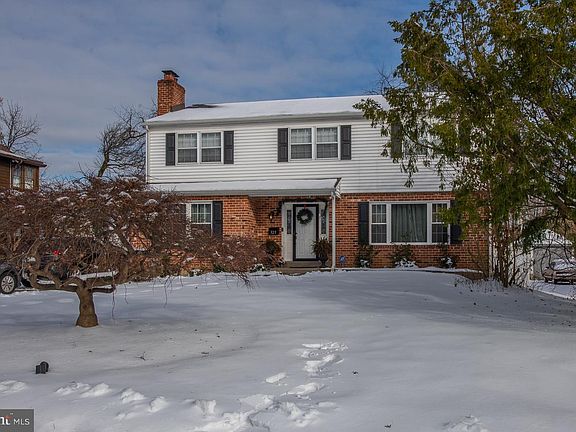2nd image of 323 Riverview Ave