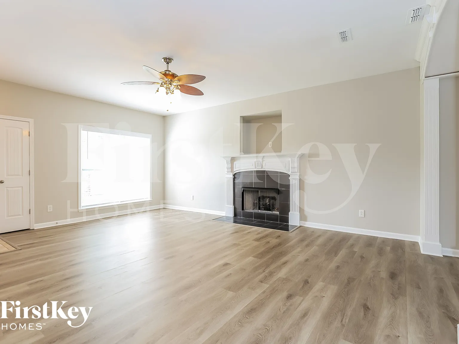 4 bed, 2.5 bath, 2286 sqft, $2,350 — Photo 3