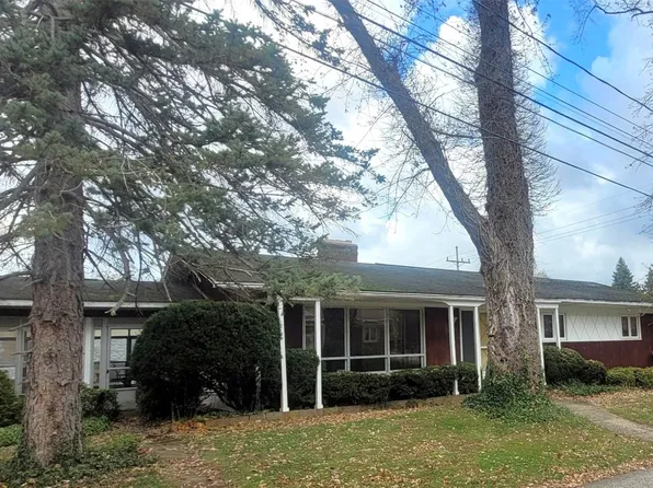 606 Hilltop Rd, Erie, PA 16509