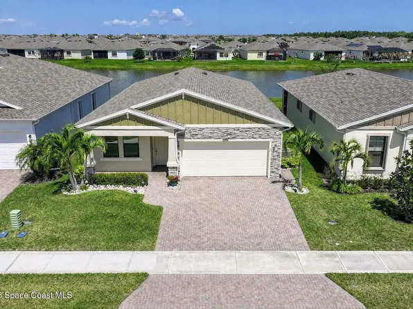 1453 Great Belt Cir, Melbourne, FL 32940