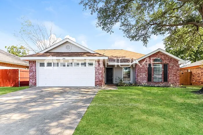 4404 Lakeview Dr — Photo 1
