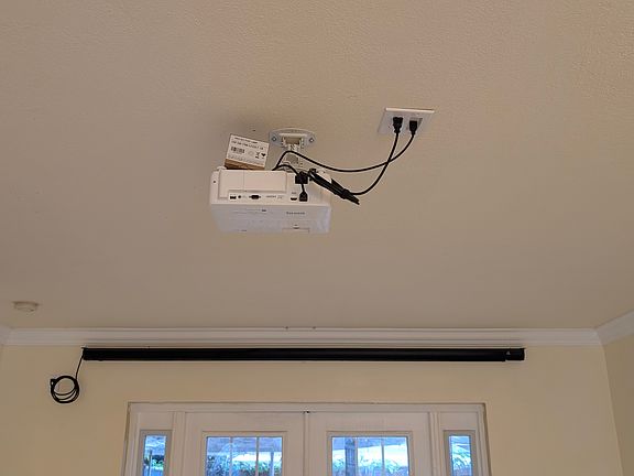 Benq 4k Gaming capable projector with extra lightbulb