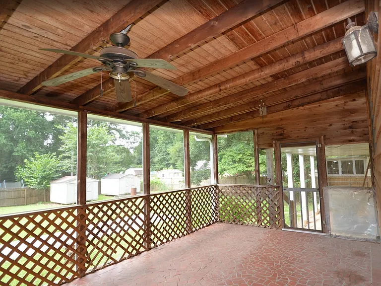 1495 Haynes Ct — Photo 15