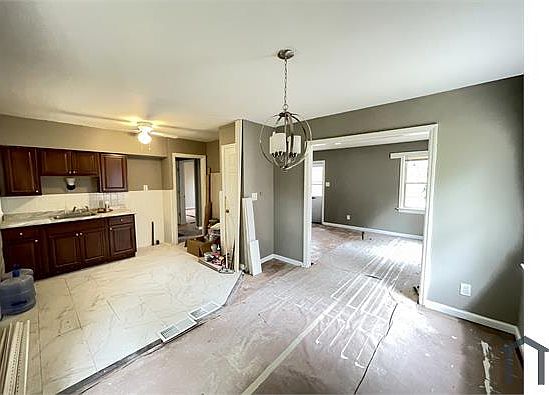 4th image of 13 Saint Margaret Ct