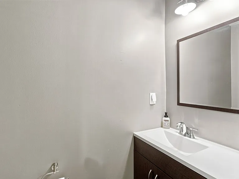 2318 E Thompson St — Photo 9