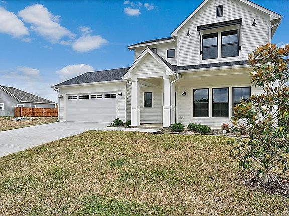 2nd image of 413 Carneros Dr
