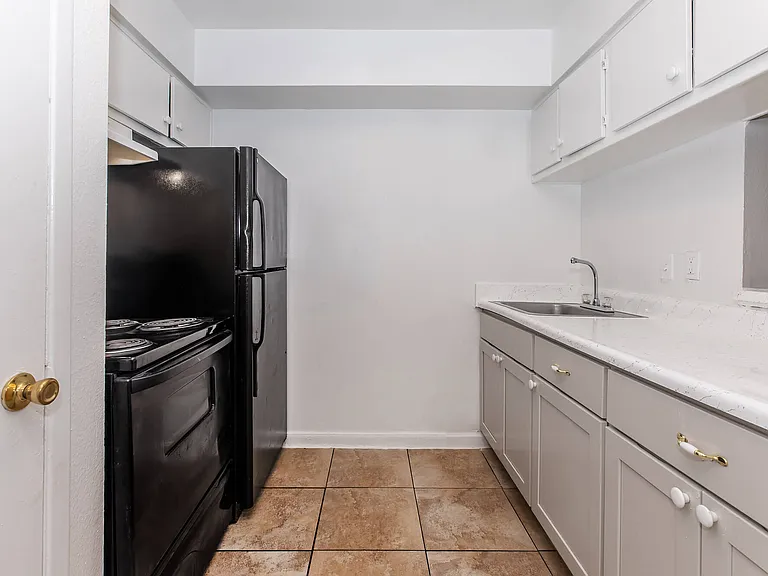 Ashley Square Apartments — Photo 23